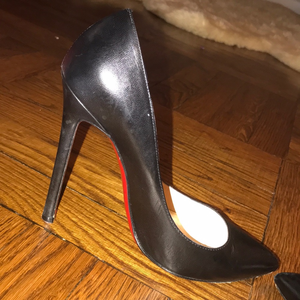 Christian Louboutin - Picture 6 of 9